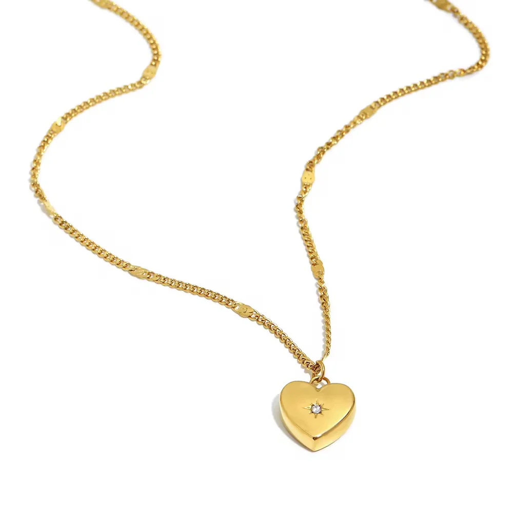 Aurelia Necklace lifestyle
